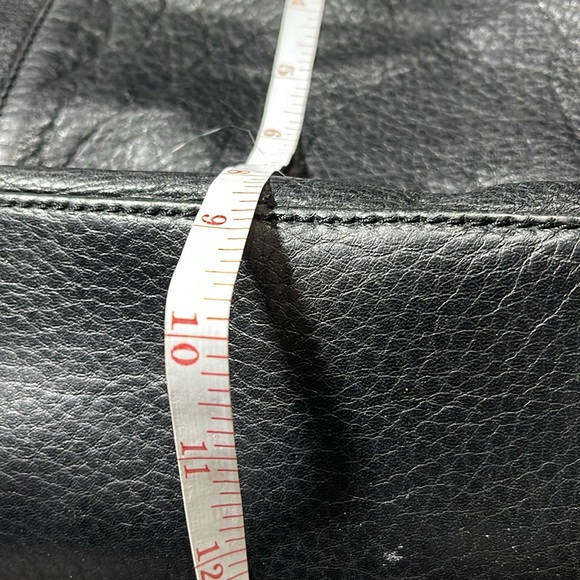 Micheal Kors black leather brand shoulder bag - Picture 9 of 10